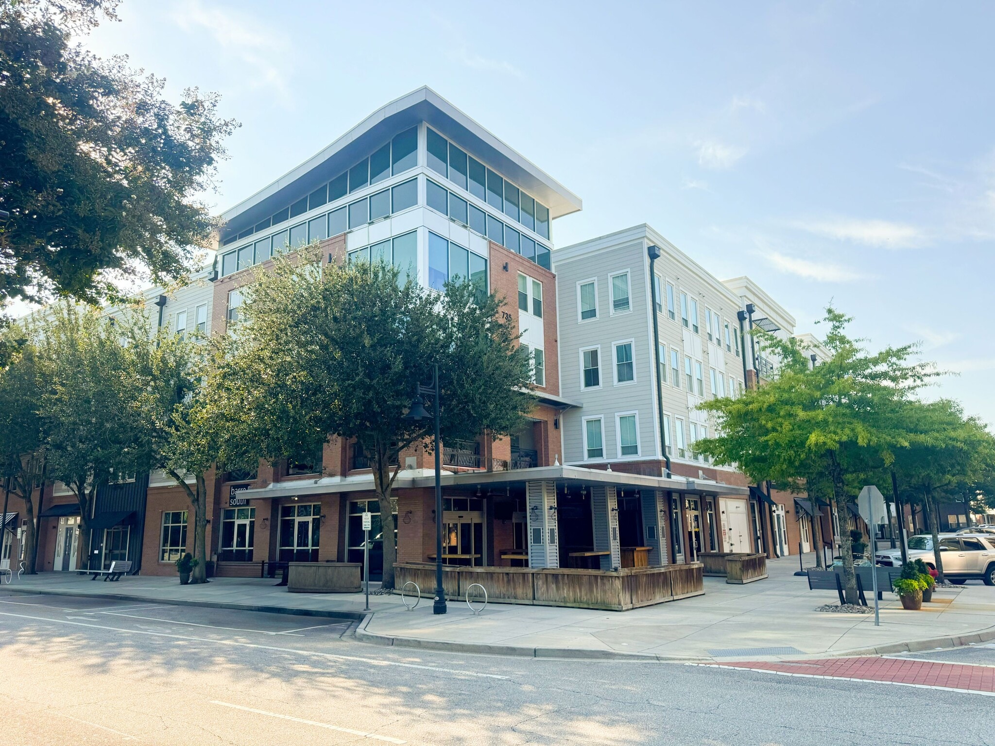 725-735 Coleman Blvd, Mount Pleasant, SC for lease Building Photo- Image 1 of 18