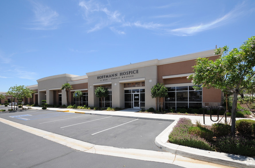 655 W Avenue Q, Palmdale, CA for lease - Building Photo - Image 1 of 5