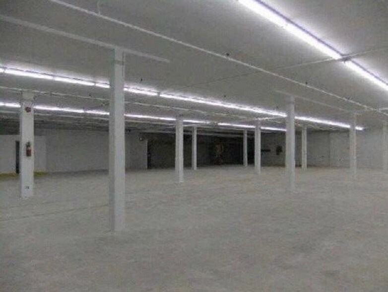790 Dundas St E, Mississauga, ON à louer - Photo du bâtiment - Image 3 de 5