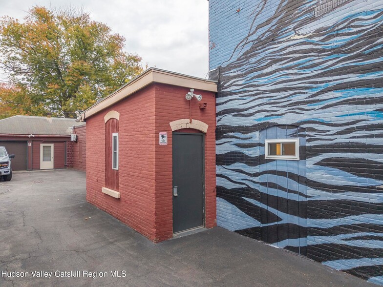 674 Broadway, Kingston, NY for sale - Building Photo - Image 3 of 56