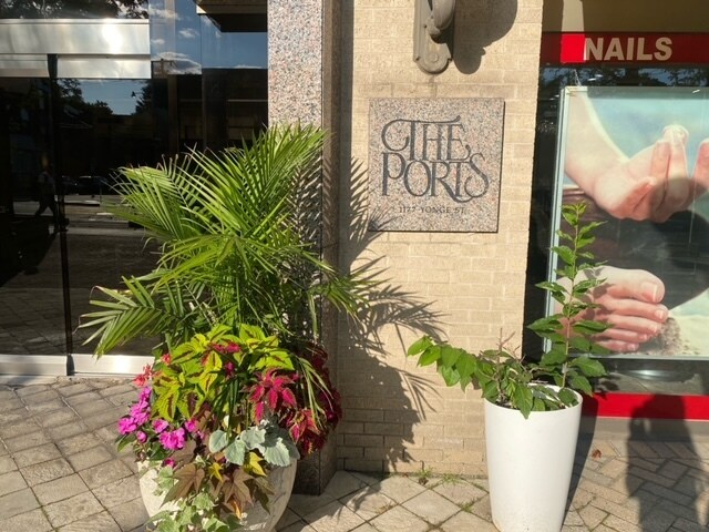 1177 Yonge St, Toronto, ON à louer - Photo du bâtiment - Image 2 de 9