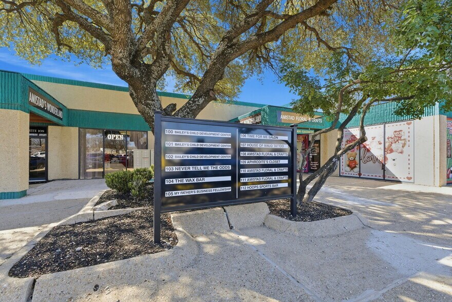 13777 Judson Rd, San Antonio, TX à louer - Photo du bâtiment - Image 2 de 22