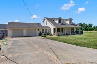 9 Mingo Ln, Lake Saint Louis, MO for lease Interior Photo- Image 2 of 43