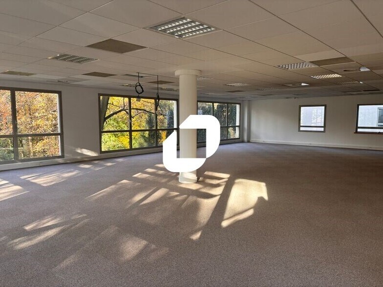 Office in Écully for lease - Building Photo - Image 3 of 22