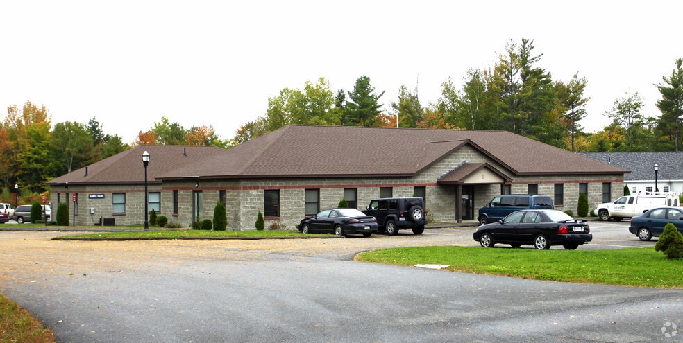 10 Evergreen Dr, Oakland, ME for sale - Primary Photo - Image 1 of 3