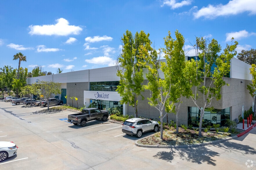 2625 Temple Heights Dr, Oceanside, CA for lease - Building Photo - Image 1 of 6