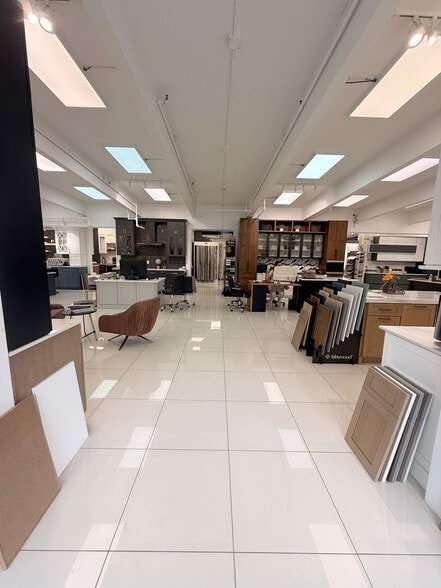 492 N Route 17, Paramus, NJ for lease - Interior Photo - Image 3 of 5