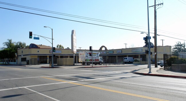 Plus de détails pour 13236 Paxton St, Pacoima, CA - Commerce de détail à louer