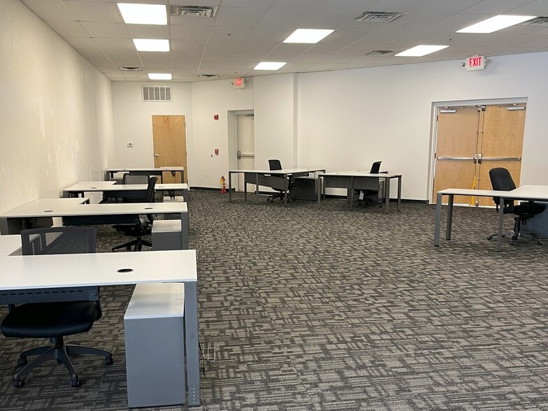 1102 Baltimore Pike, Glen Mills, PA for lease - Building Photo - Image 3 of 5