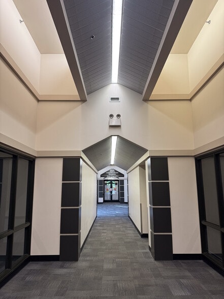 1737 Airport Way S, Seattle, WA for lease - Interior Photo - Image 3 of 16