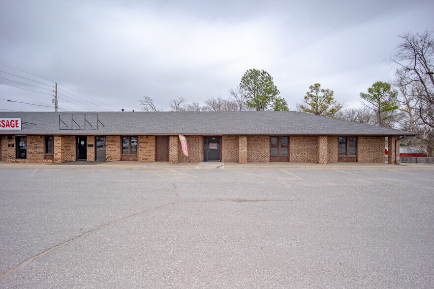 1108 N Washington St, Weatherford, OK à vendre - Photo du bâtiment - Image 2 de 31