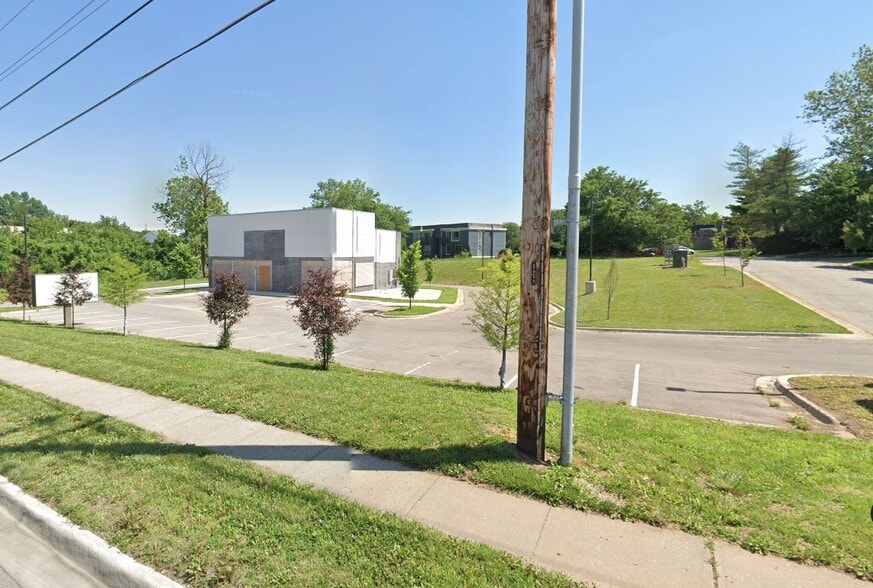 17701 East 39th St South, Independence, MO for lease - Primary Photo - Image 2 of 2