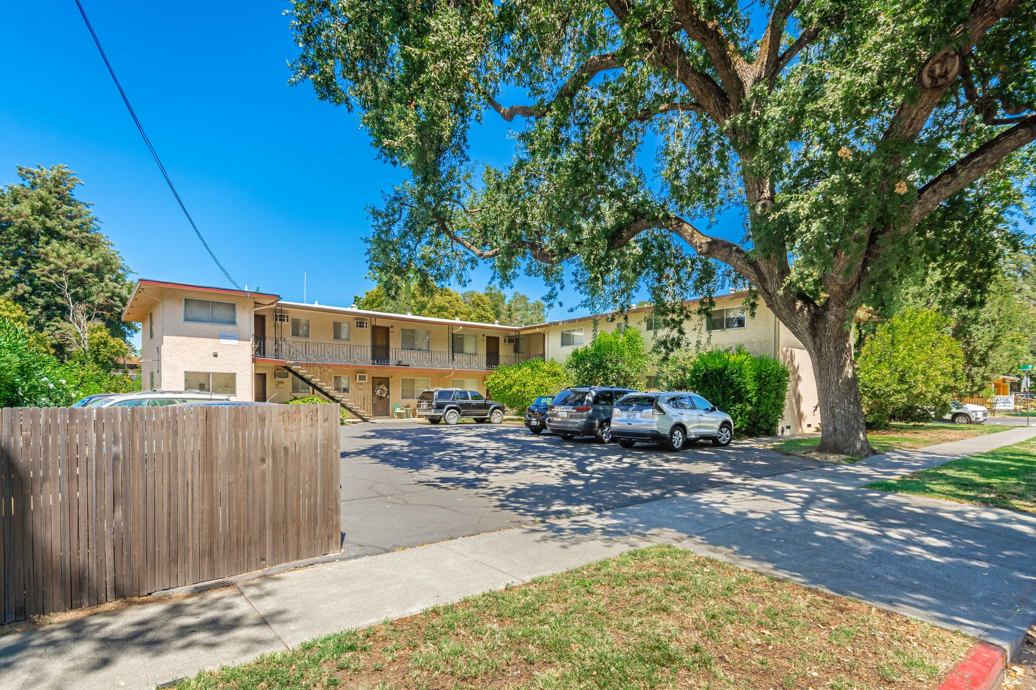 401 E St, Davis, CA à vendre Photo du bâtiment- Image 1 de 1