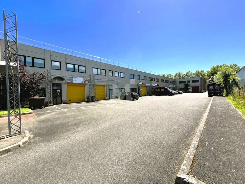 Flex in Bondoufle for lease - Building Photo - Image 2 of 8