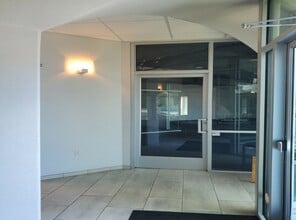 430 S Glenstone Ave, Springfield, MO for lease Interior Photo- Image 1 of 9