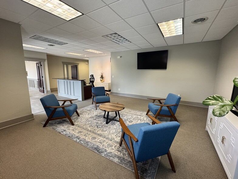 1713 Tullamore Ave, Bloomington, IL for lease - Building Photo - Image 3 of 13