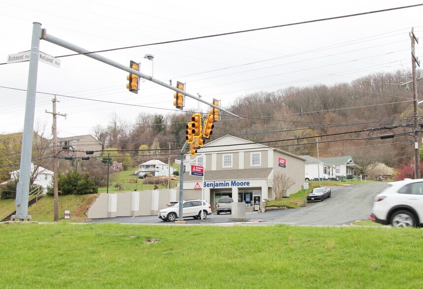 902 Richmond Ave, Staunton, VA à vendre - Photo du bâtiment - Image 2 de 35