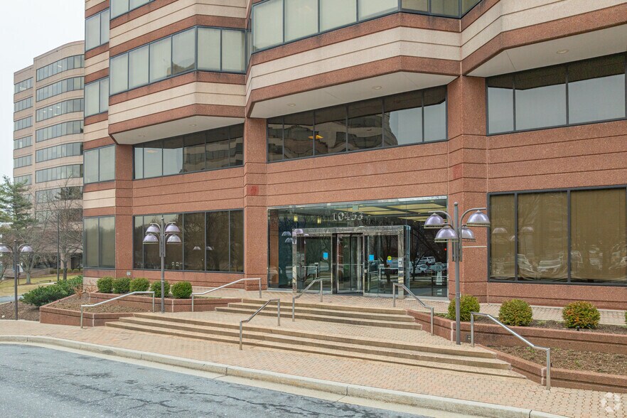 10453 Mill Run Cir, Owings Mills, MD à louer - Photo du bâtiment - Image 2 de 6