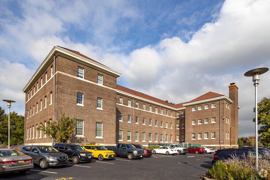 4747 S Broad St, Philadelphia, PA à louer - Photo du bâtiment - Image 3 de 3