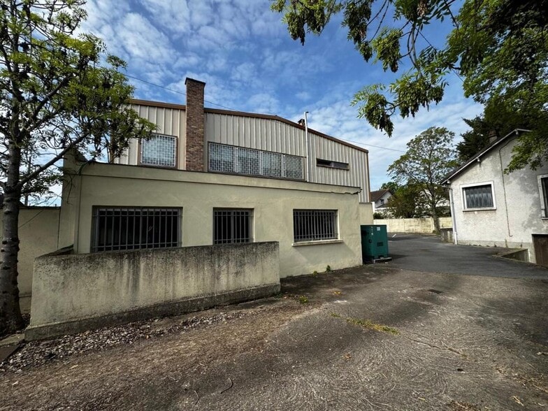 Flex in Éragny for sale - Building Photo - Image 3 of 10