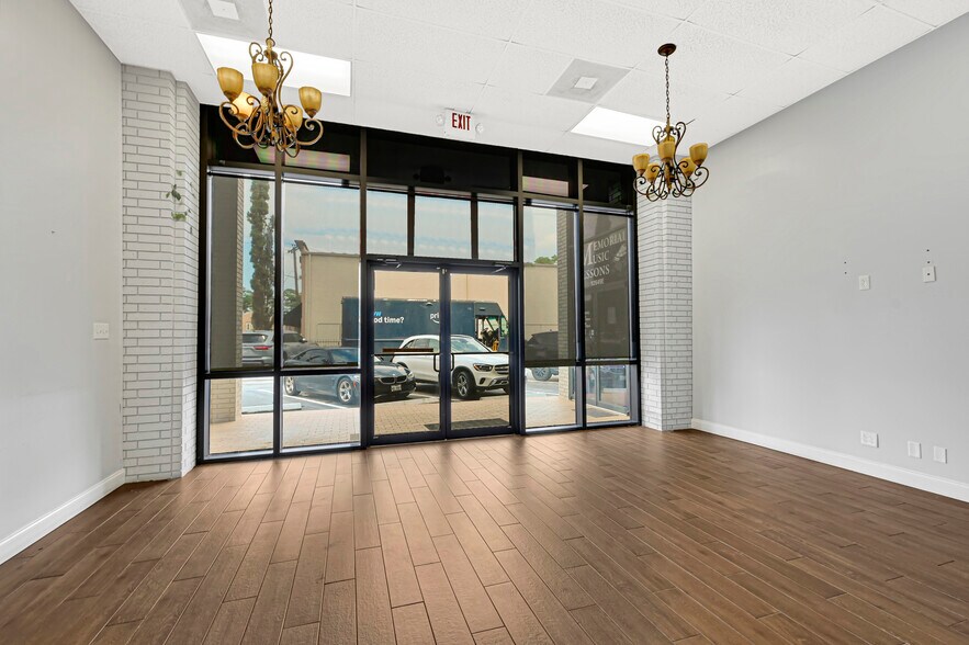 12649 Memorial Dr, Houston, TX à louer - Photo du bâtiment - Image 3 de 24