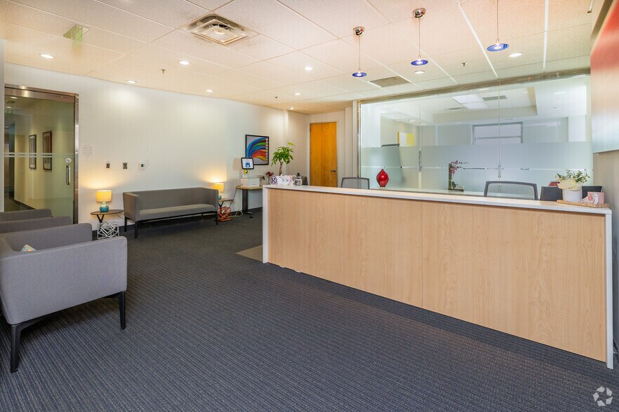 841 Prudential Dr, Jacksonville, FL à louer - Photo intérieure - Image 1 de 35