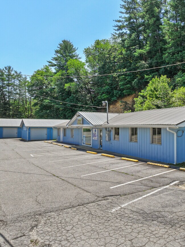 More details for 8275 Carolina Blvd, Clyde, NC - Retail for Sale