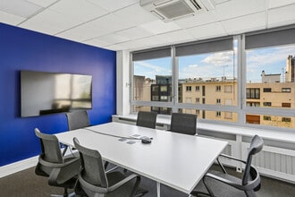 147 Avenue Charles De Gaulle, Neuilly-sur-Seine for lease Interior Photo- Image 2 of 14