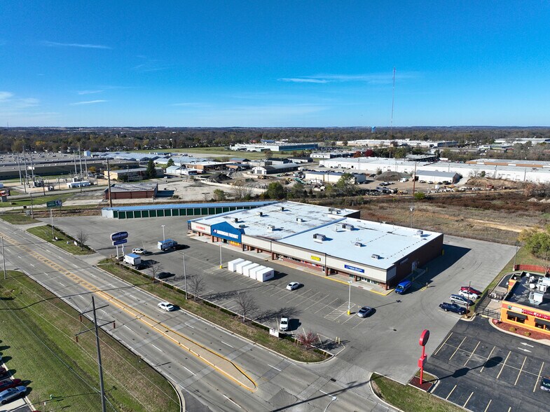 1500-1502 E Riverside Blvd, Loves Park, IL à louer - Photo du bâtiment - Image 3 de 6