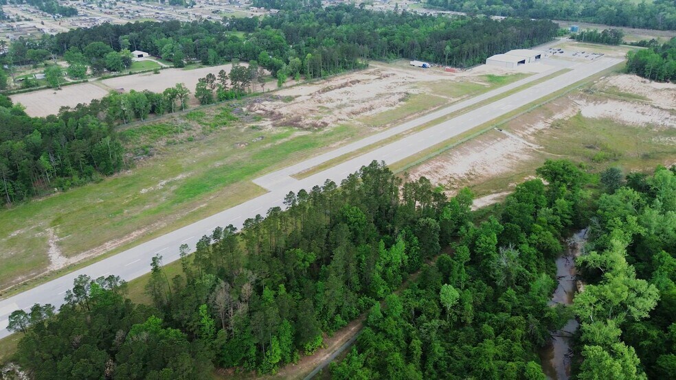 15900 Schank Rd, Conroe, TX à vendre - Vidéo sur l’inscription commerciale - Image 2 de 26