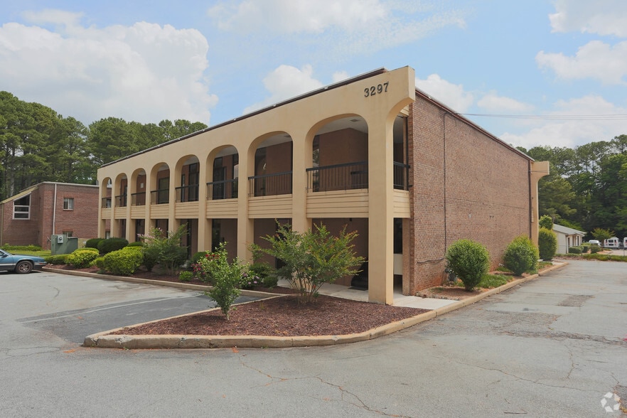 3297 Northcrest Rd, Atlanta, GA for lease - Building Photo - Image 1 of 24