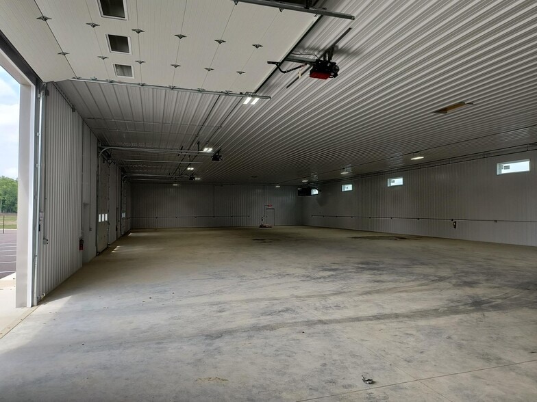 8300 Clay St, Merrillville, IN for lease - Interior Photo - Image 2 of 4