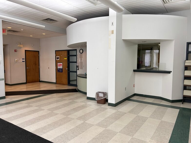 214 State St, Schenectady, NY for lease - Building Photo - Image 2 of 11