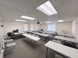 Plus de détails pour 745 Burnside Ave, East Hartford, CT - Spécialité à vendre