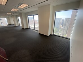 1700 Pacific Ave, Dallas, TX à louer Photo intérieure- Image 1 de 16