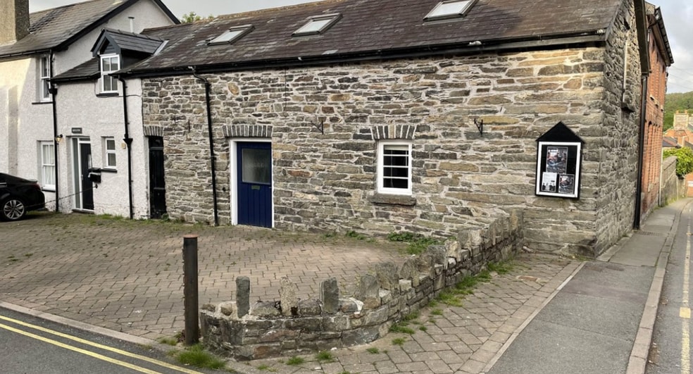 West St, Rhayader à louer - Photo du bâtiment - Image 1 de 1