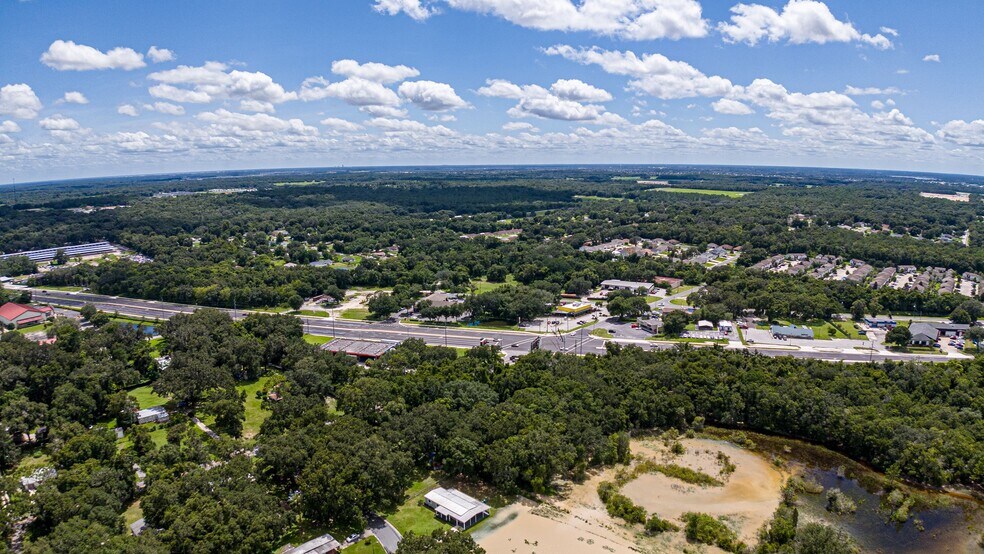 353 S Highway 27/441, Lady Lake, FL à vendre - Photo du bâtiment - Image 3 de 16