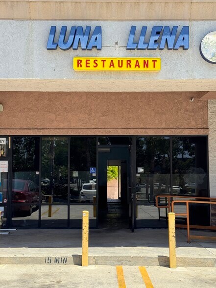 2760 Tapo Canyon Rd, Simi Valley, CA à louer - Photo du bâtiment - Image 3 de 4