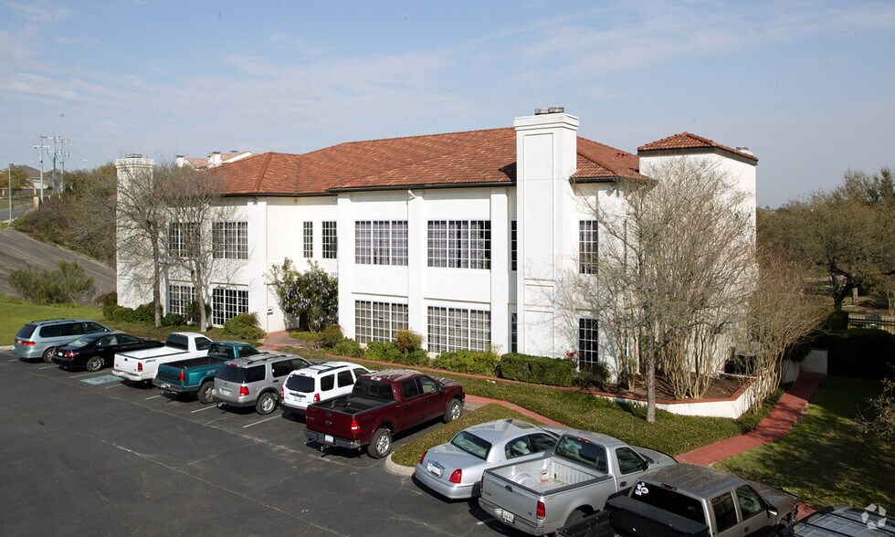 19210 Huebner Rd, San Antonio, TX à louer - Photo du bâtiment - Image 2 de 10
