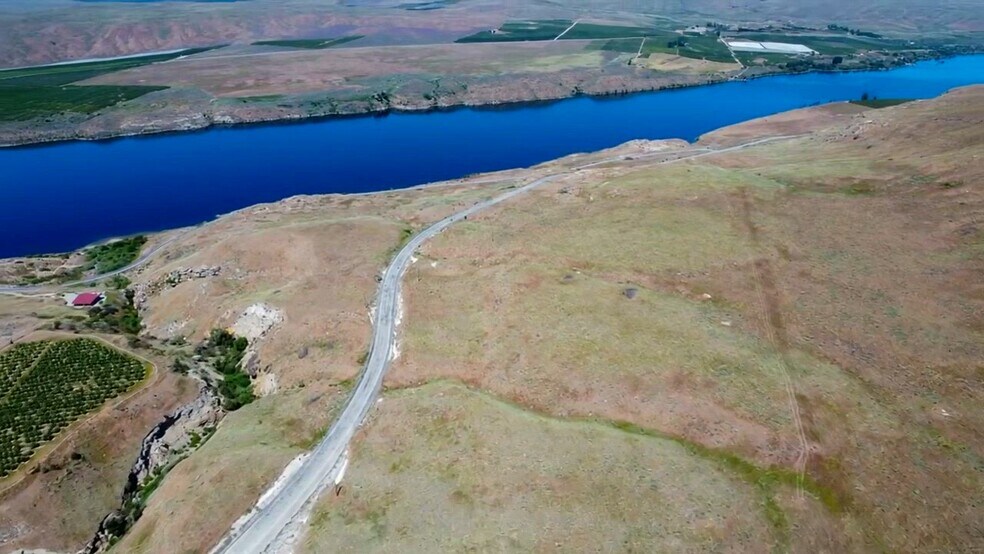 8 Old Highland Orchard Rd, Bridgeport, WA à vendre - Vidéo sur l’inscription commerciale - Image 2 de 10