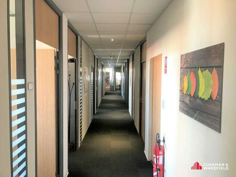 Office in Villenave-d'Ornon for lease - Interior Photo - Image 3 of 5
