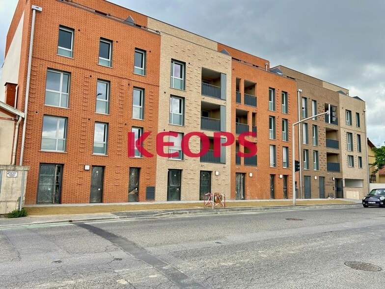 Boulevard Pierre Et Marie Curie, Toulouse for sale - Building Photo - Image 1 of 9