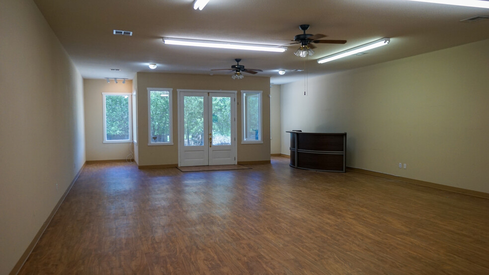 805 N Main St, Salado, TX for lease - Interior Photo - Image 3 of 12