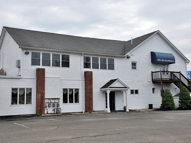 46 Mill Plain Rd, Danbury, CT à louer Photo du bâtiment- Image 1 de 6
