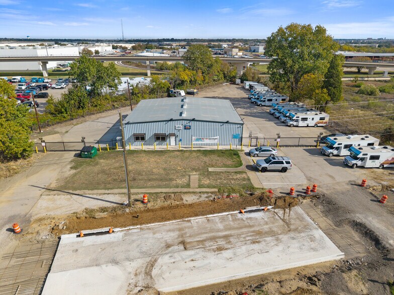 2630 N Interstate 35E, Carrollton, TX à vendre - Photo du bâtiment - Image 3 de 28