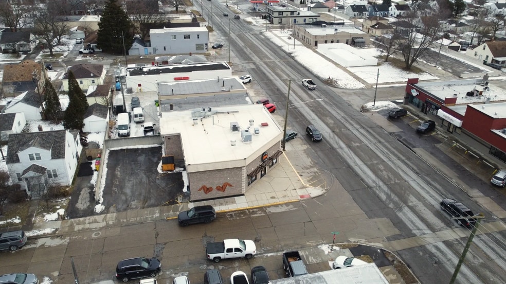 17535 E 9 Mile Rd, Eastpointe, MI for sale - Building Photo - Image 3 of 4