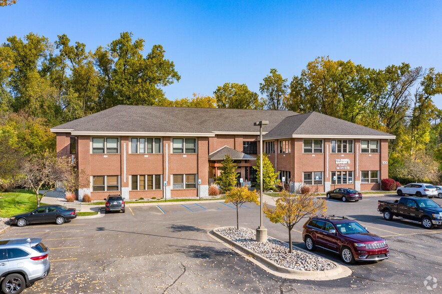 830 W Lake Lansing Rd, East Lansing, MI à louer - Photo du bâtiment - Image 3 de 11