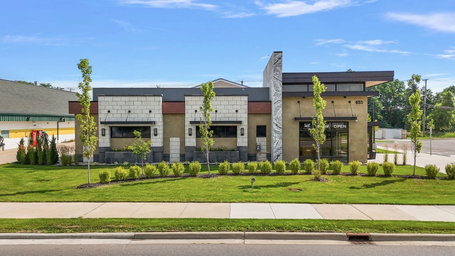 653 S Lapeer Rd, Oxford, MI for sale - Primary Photo - Image 1 of 4