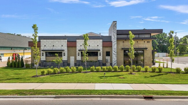 More details for 653 S Lapeer Rd, Oxford, MI - Retail for Sale