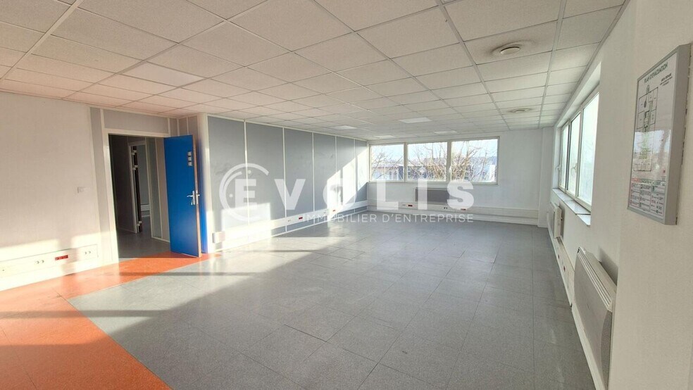 Bureau dans Mareuil-lès-Meaux à louer - Photo du bâtiment - Image 3 de 15